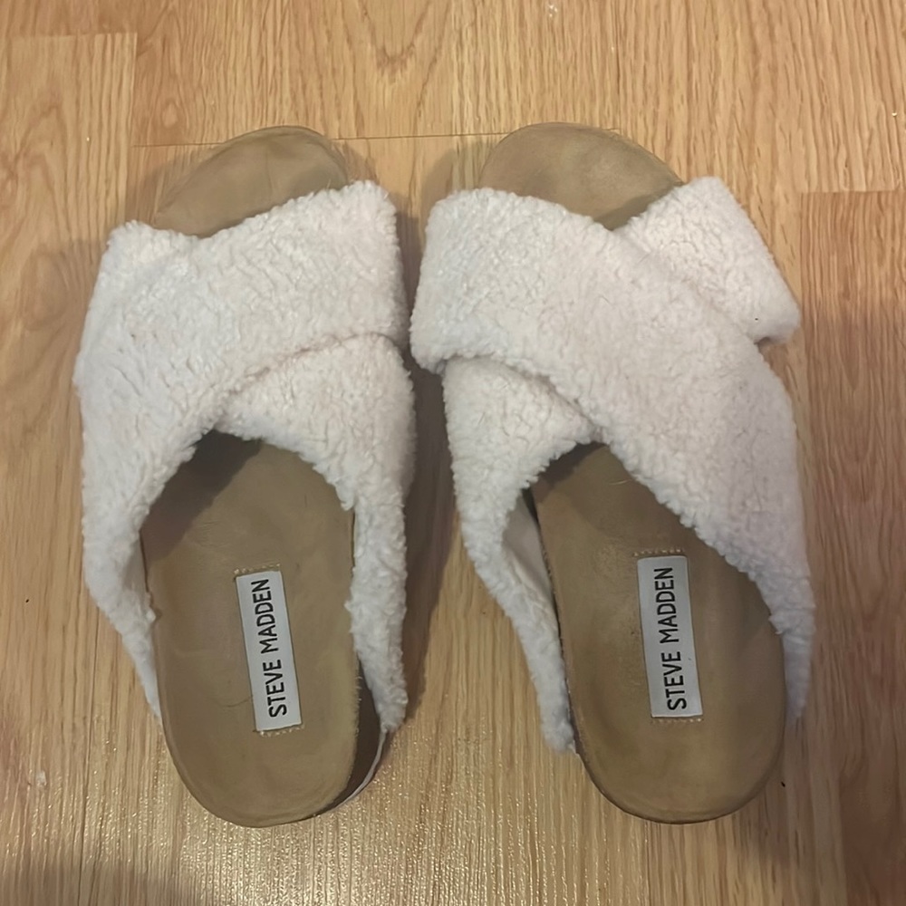 Almost brand new condition fuzzy Steve Madden sandals